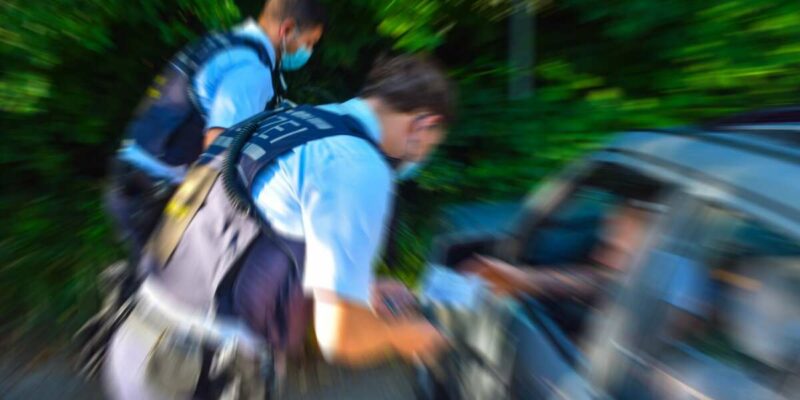 Mit 140km/h über die Neulandstraße vor der Polizei geflüchtet