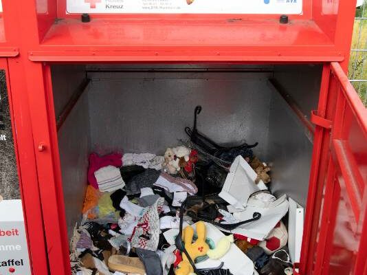 Altkleidercontainer: Müll rein, Ärger raus - Jack News